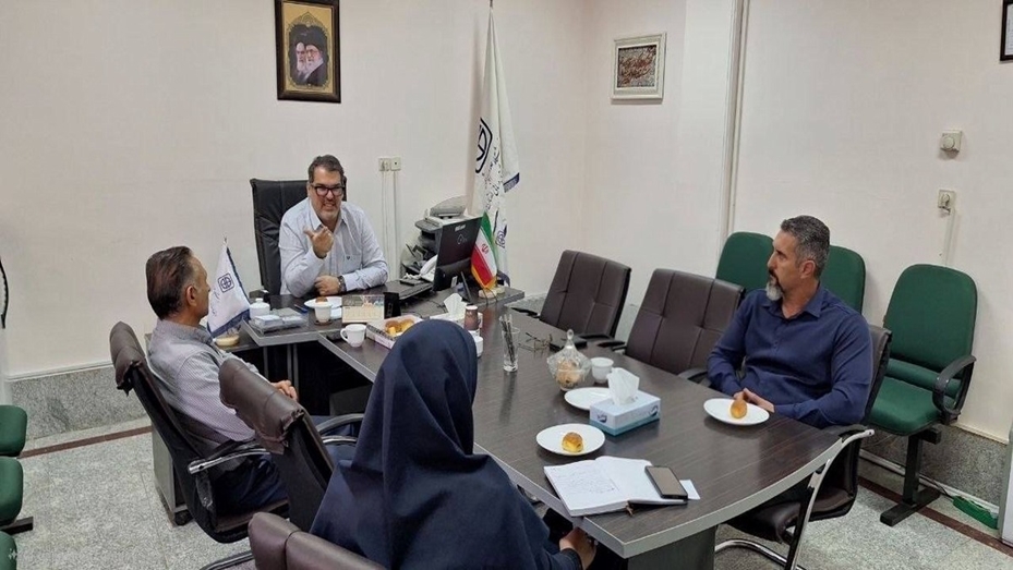 برگزاری نشست هم اندیشی پیرامون رفع مسائل در بیمارستان امام حسین (ع) شهرستان آرادان
